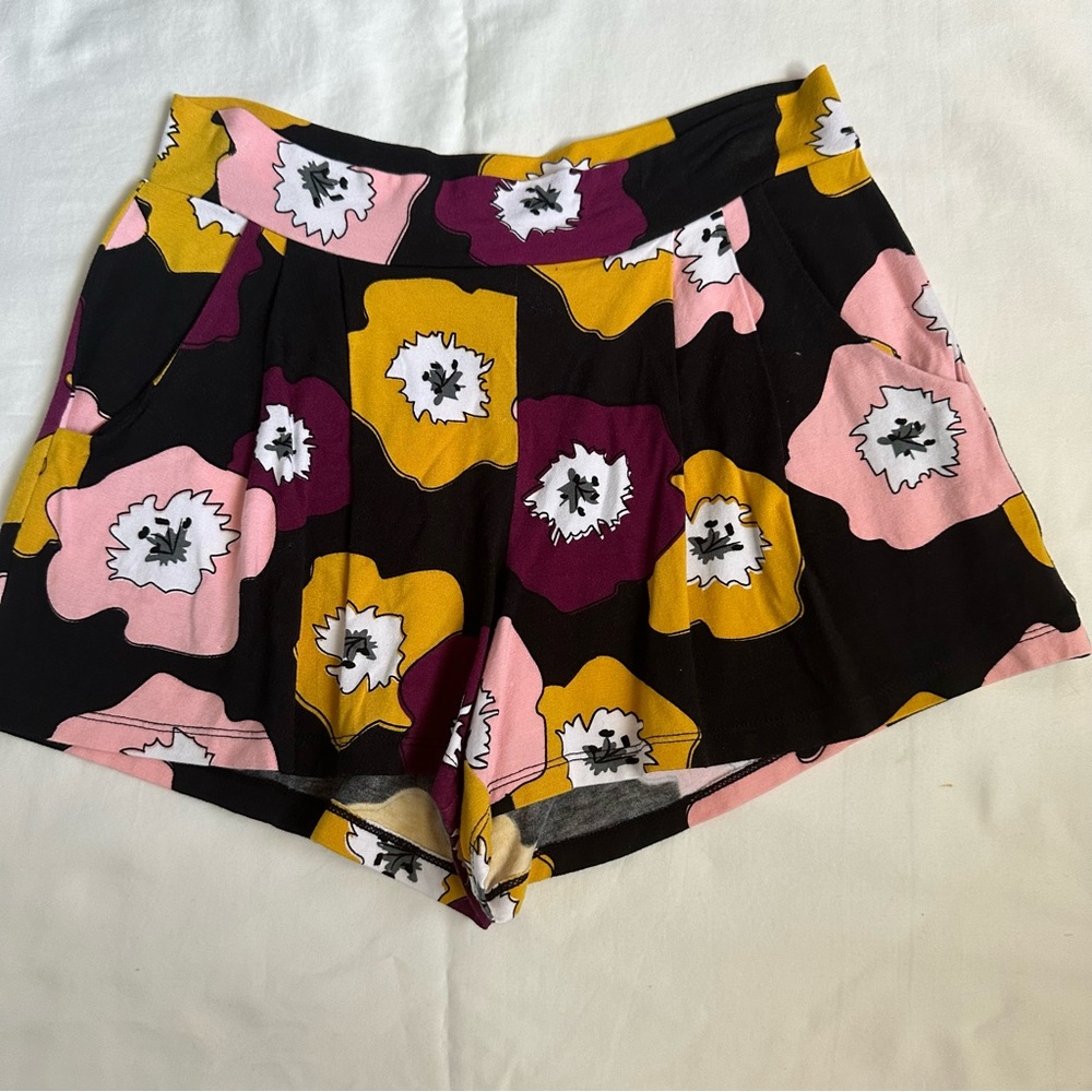 Ava Sky fighting eel poppy Floral Women's Shorts - Black, Pink, Yellow